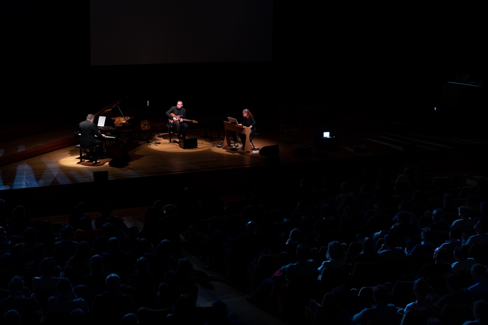 On stage, Flagey